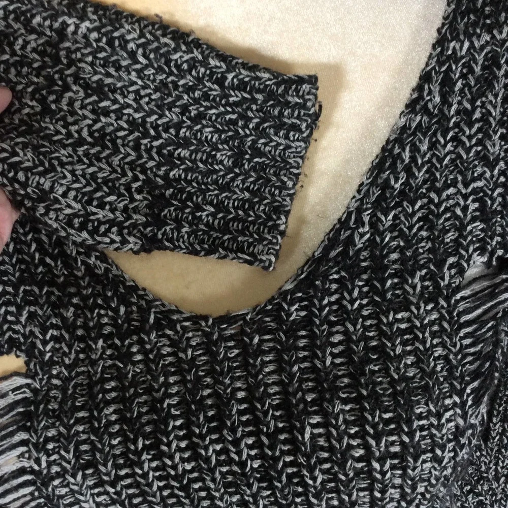 Cupcakes & Cashmere Distressed Knit Sweater Size XS NWOT - Picture 3 of 5